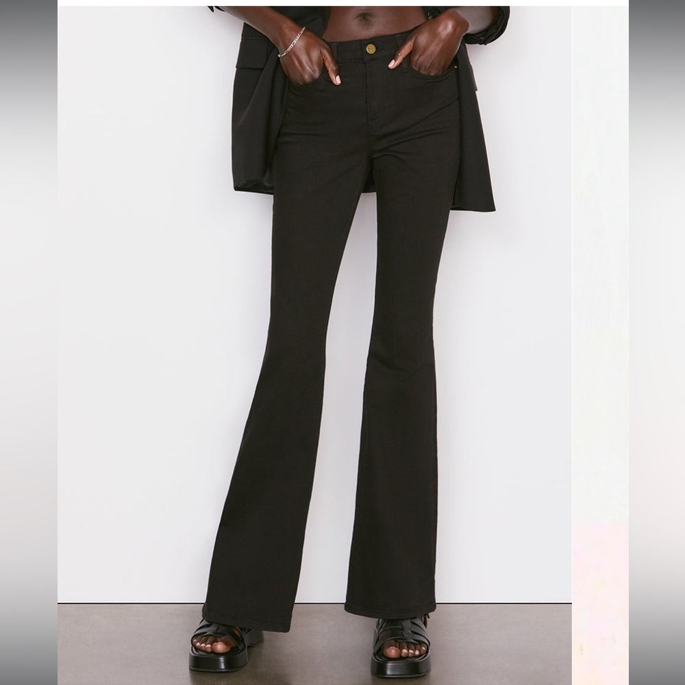 Frame Le High Flare in Noir